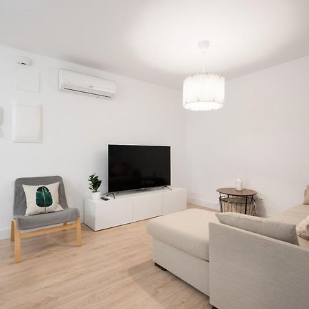 Malaga Hub Apartment Bagian luar foto