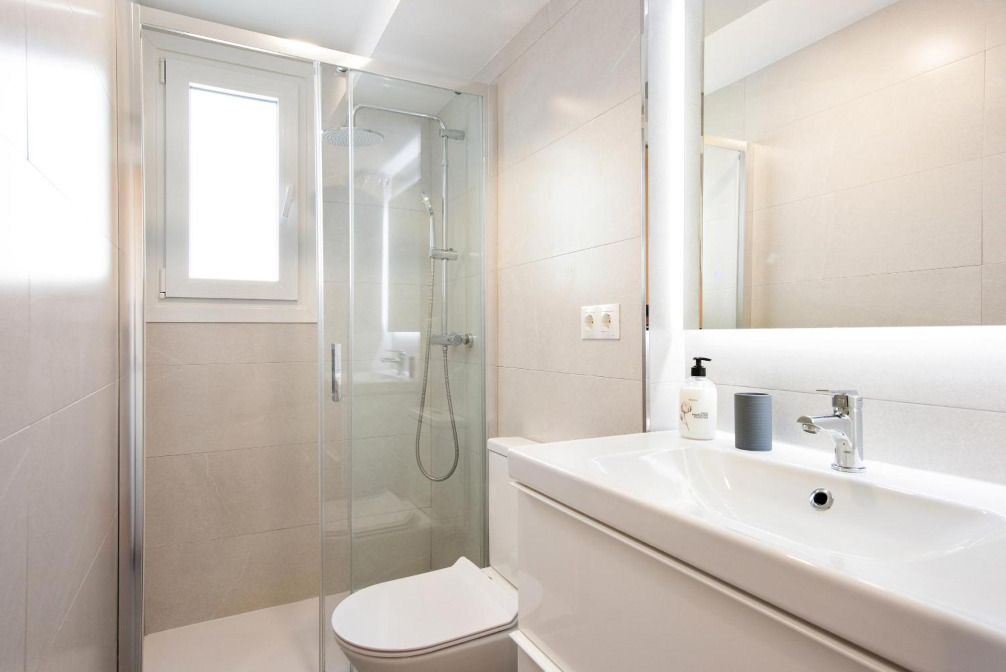 Malaga Hub Apartment Bagian luar foto